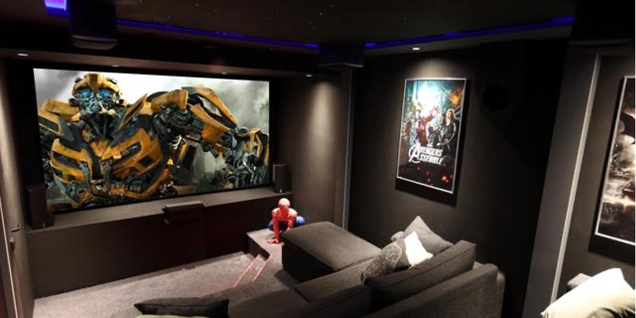 NU.nl is checking out Stephan’s cinema in his own home