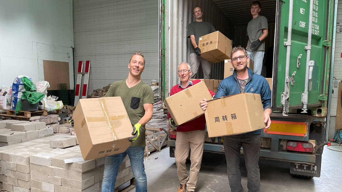 Marblelous boxes out of the truck